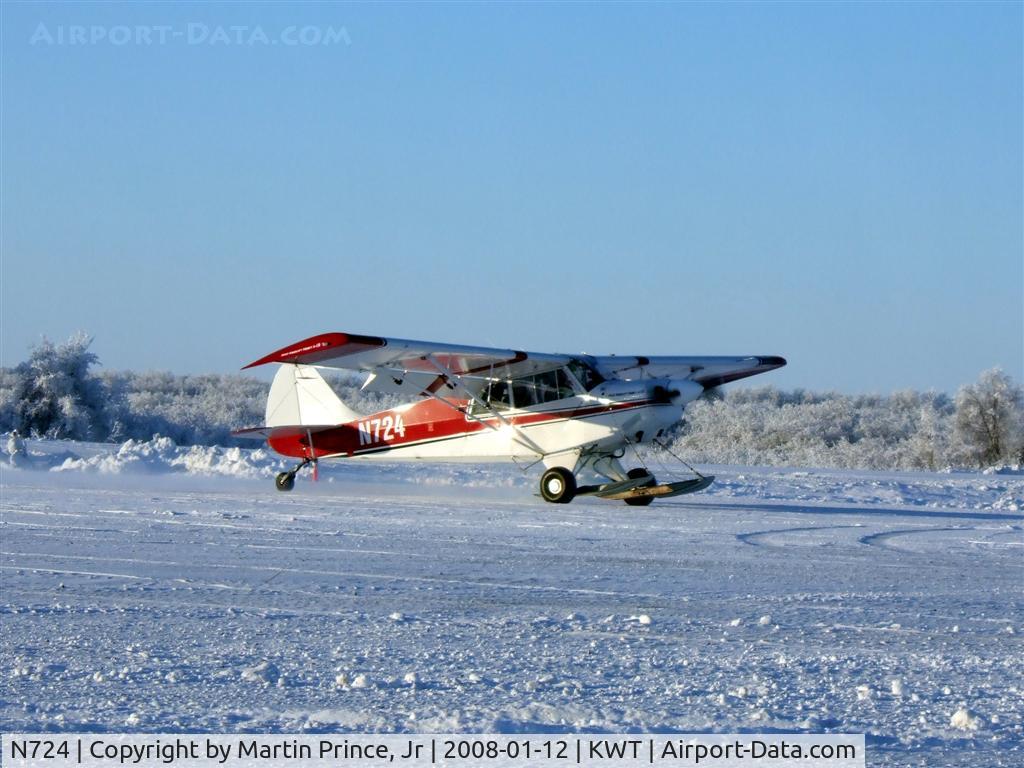 N724, 1999 Aviat A-1B Husky C/N 2009, Fish And Wildlife Taxiing to Kwethluk