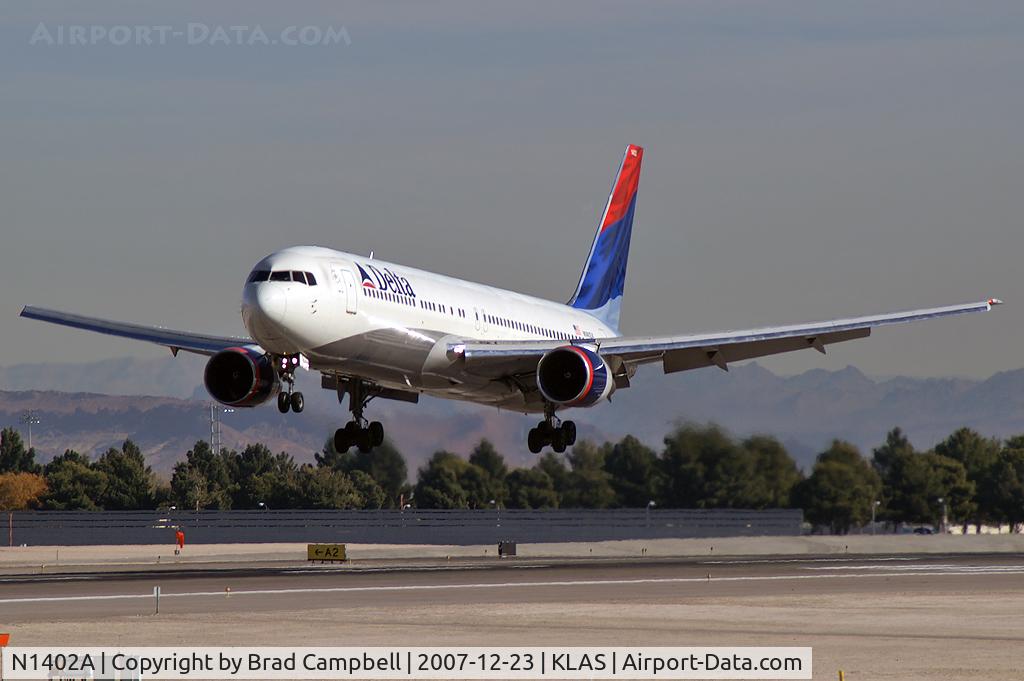 N1402A, 1993 Boeing 767-332 C/N 25989, Delta Airlines / 1993 Boeing 767-332