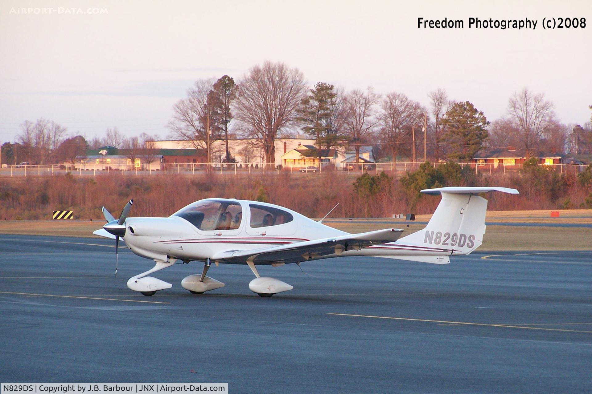 N829DS, 2007 Diamond DA-40 Diamond Star C/N 40.849, Sleek little aircraft