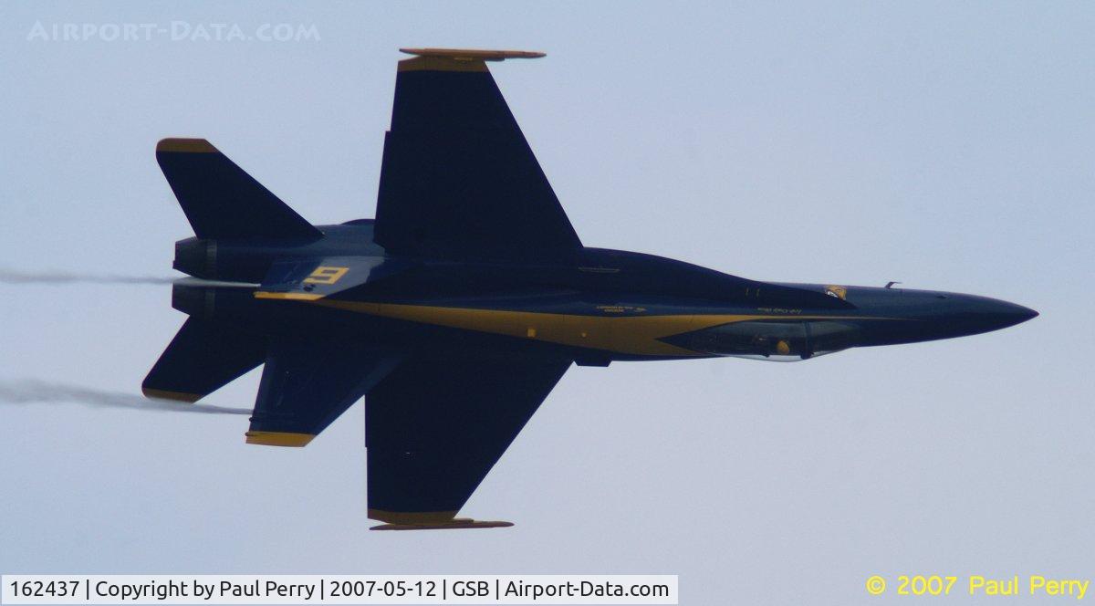 162437, McDonnell Douglas F/A-18A Hornet C/N 0281, Rolling and venting some fuel