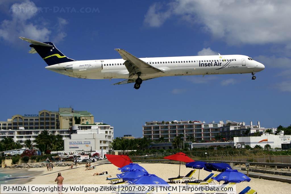 PJ-MDA, 1987 McDonnell Douglas MD-83 (DC-9-83) C/N 49449, visitor