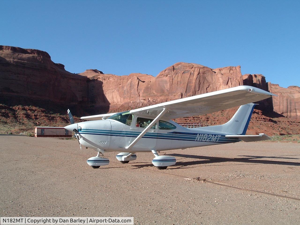 N182MT, 1982 Cessna 182 Skylane C/N 18268157, Monument Valley