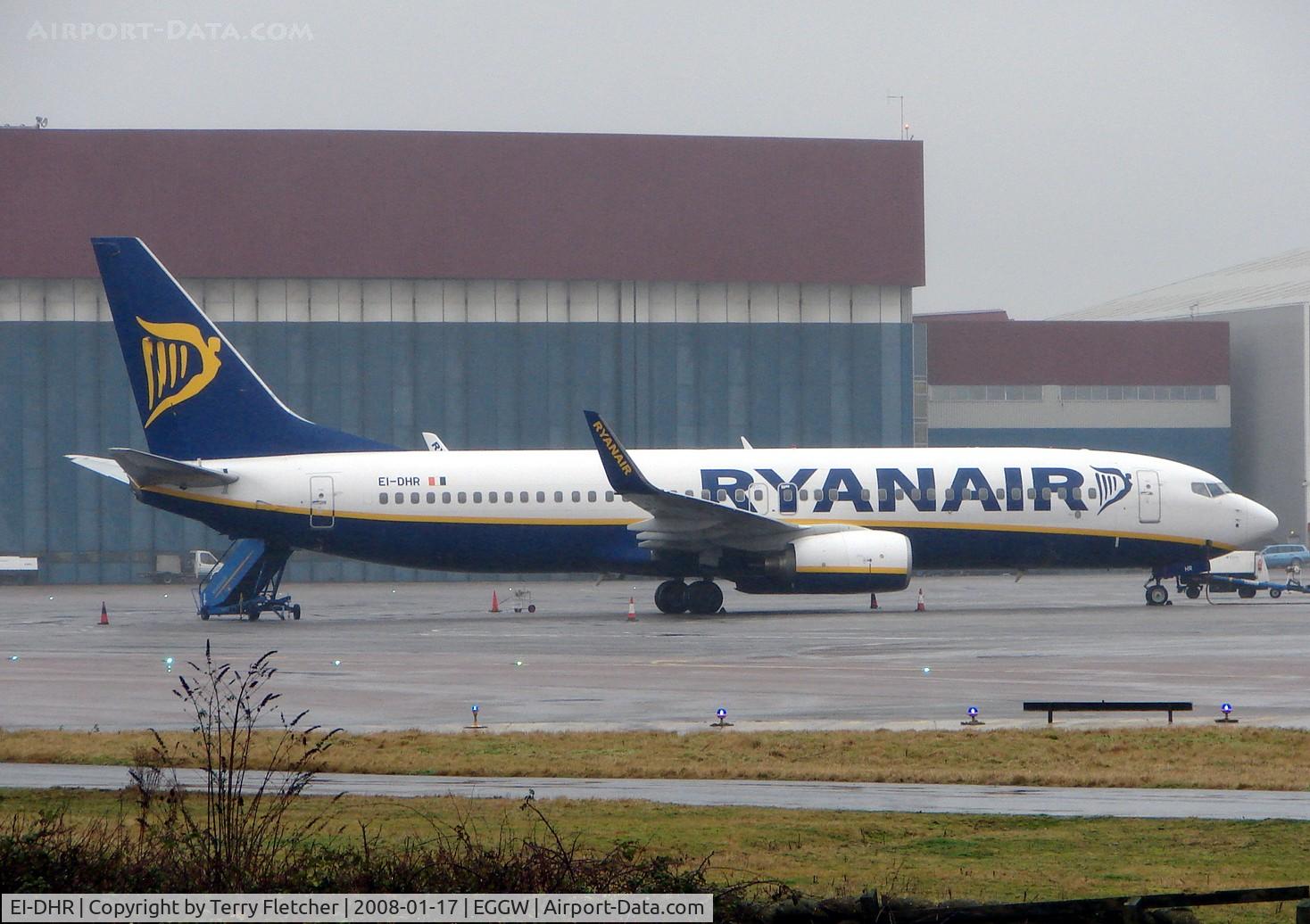 EI-DHR, 2005 Boeing 737-8AS C/N 33822, Ryanair sits at Luton on a very wet morning