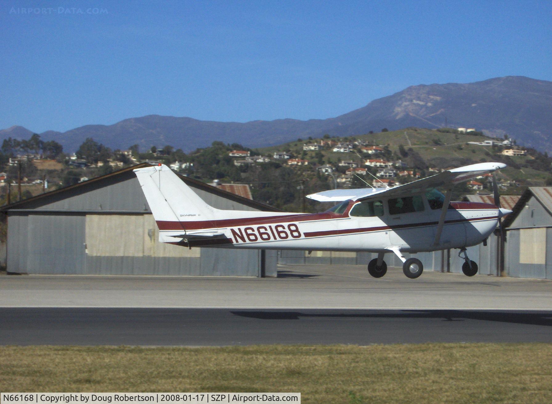 N66168, 1983 Cessna 172P C/N 17275974, 1983 Cessna 172P SKYHAWK II, Lycoming O-320-D2J 160 Hp, landing Rwy 04
