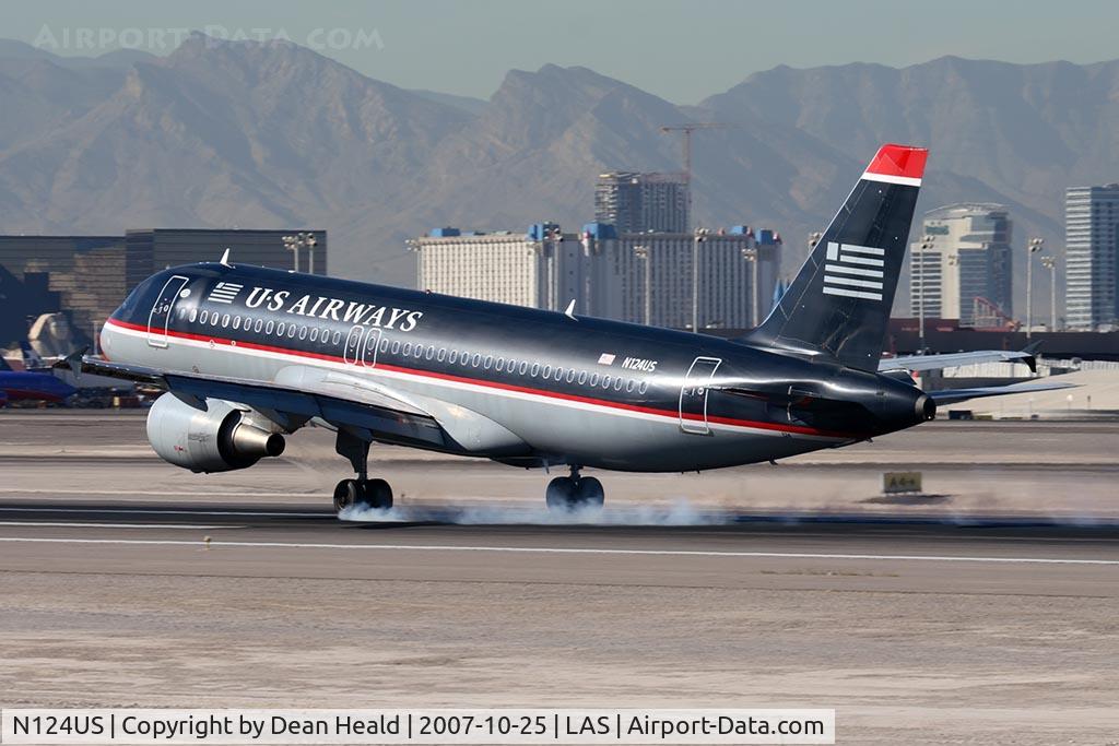 N124US, 2000 Airbus A320-214 C/N 1314, US Airways N124US landing on RWY 25L.