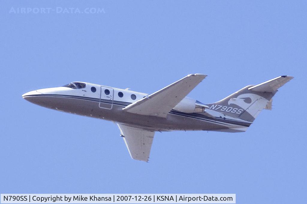N790SS, Raytheon Aircraft Company 400A C/N RK-363, Raytheon 400A blasting off