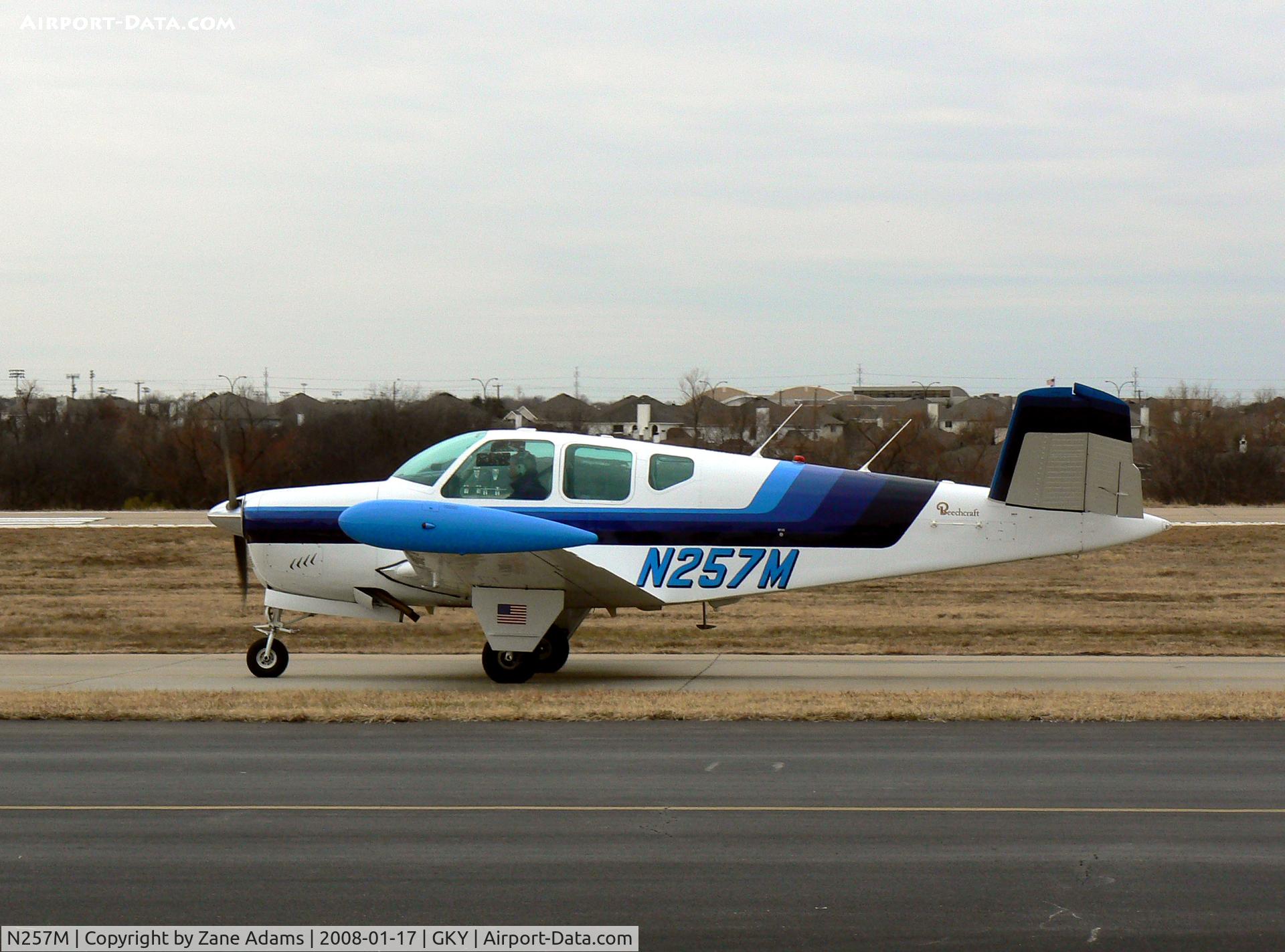 N257M, 1958 Beech J35 Bonanza C/N D-5604, Great looking older Beechcraft