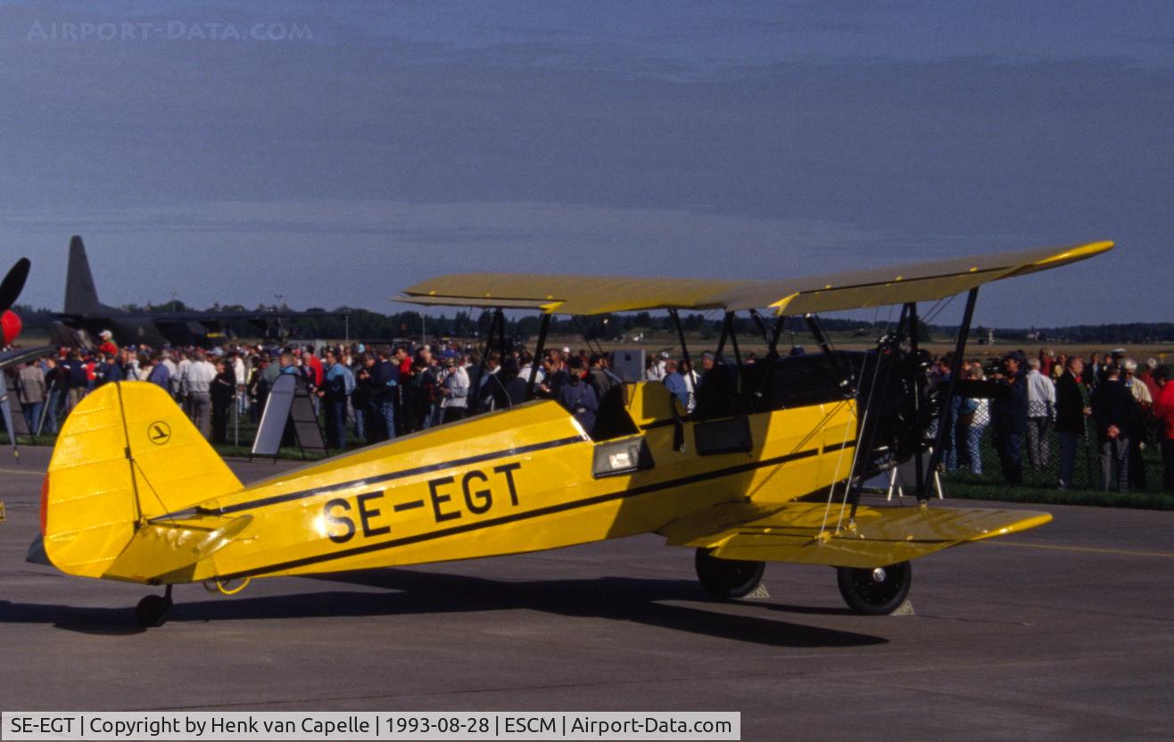 SE-EGT, 1937 Focke-Wulf Fw-44 Stieglitz C/N 081, Taken during airshow at F16 Uppsala, Sweden