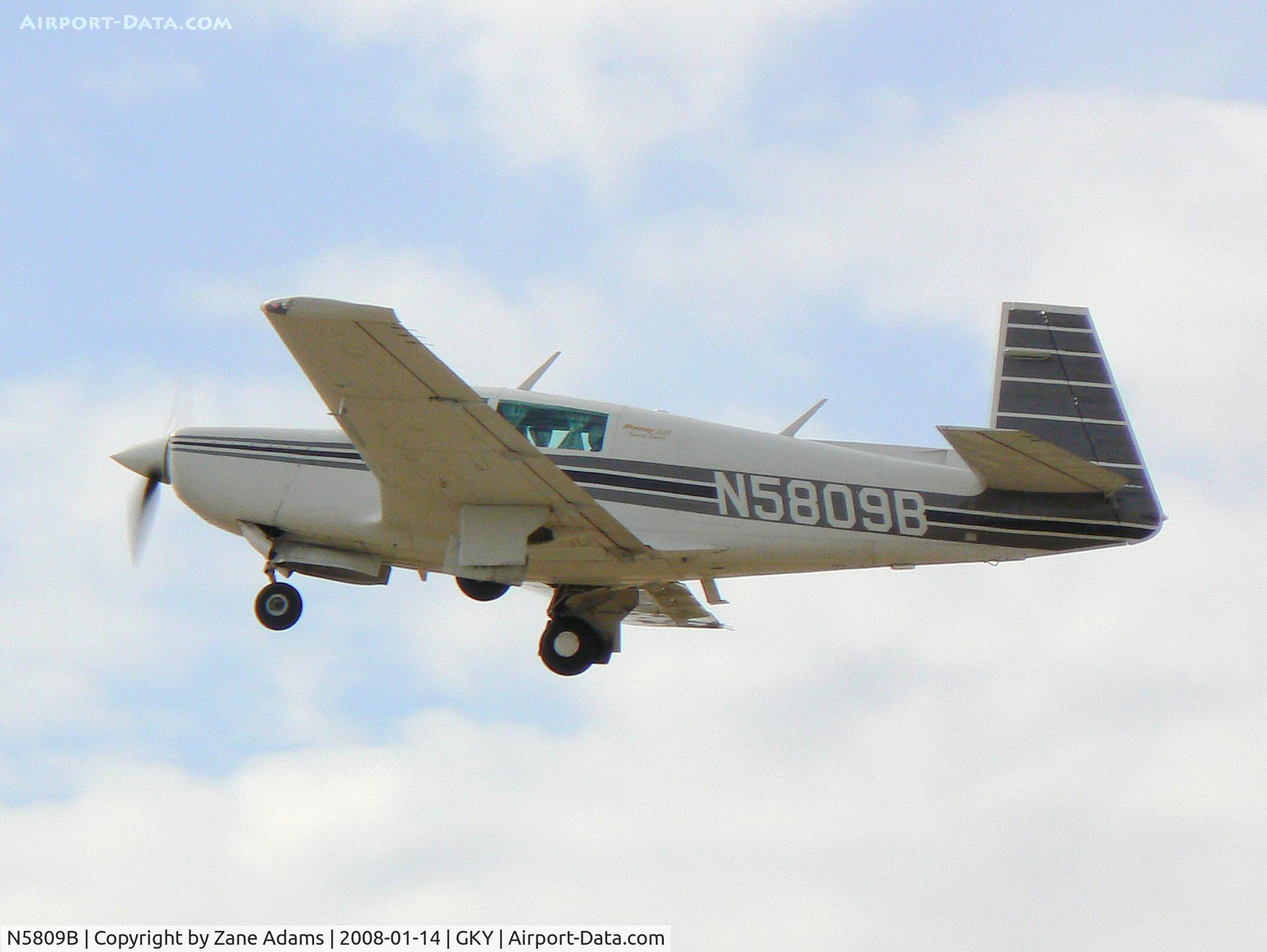 N5809B, 1985 Mooney M20K C/N 25-0874, Takeoff from Arlington Municipal