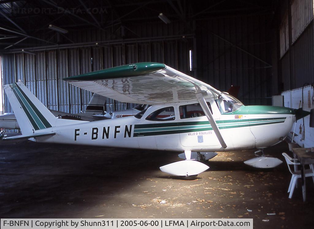 F-BNFN, Reims F172G Skyhawk C/N 0256, Inside the Airclub's hangar...