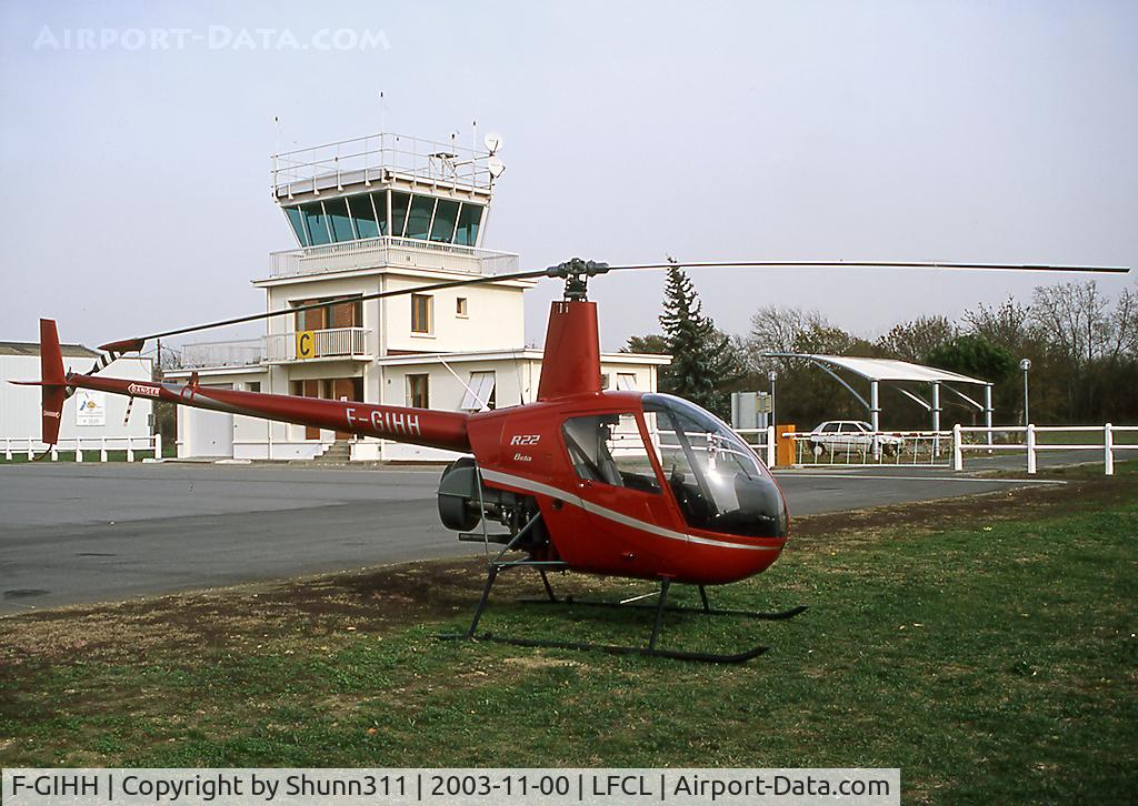 F-GIHH, Robinson R22 Beta C/N 0814, Parked on the grass...