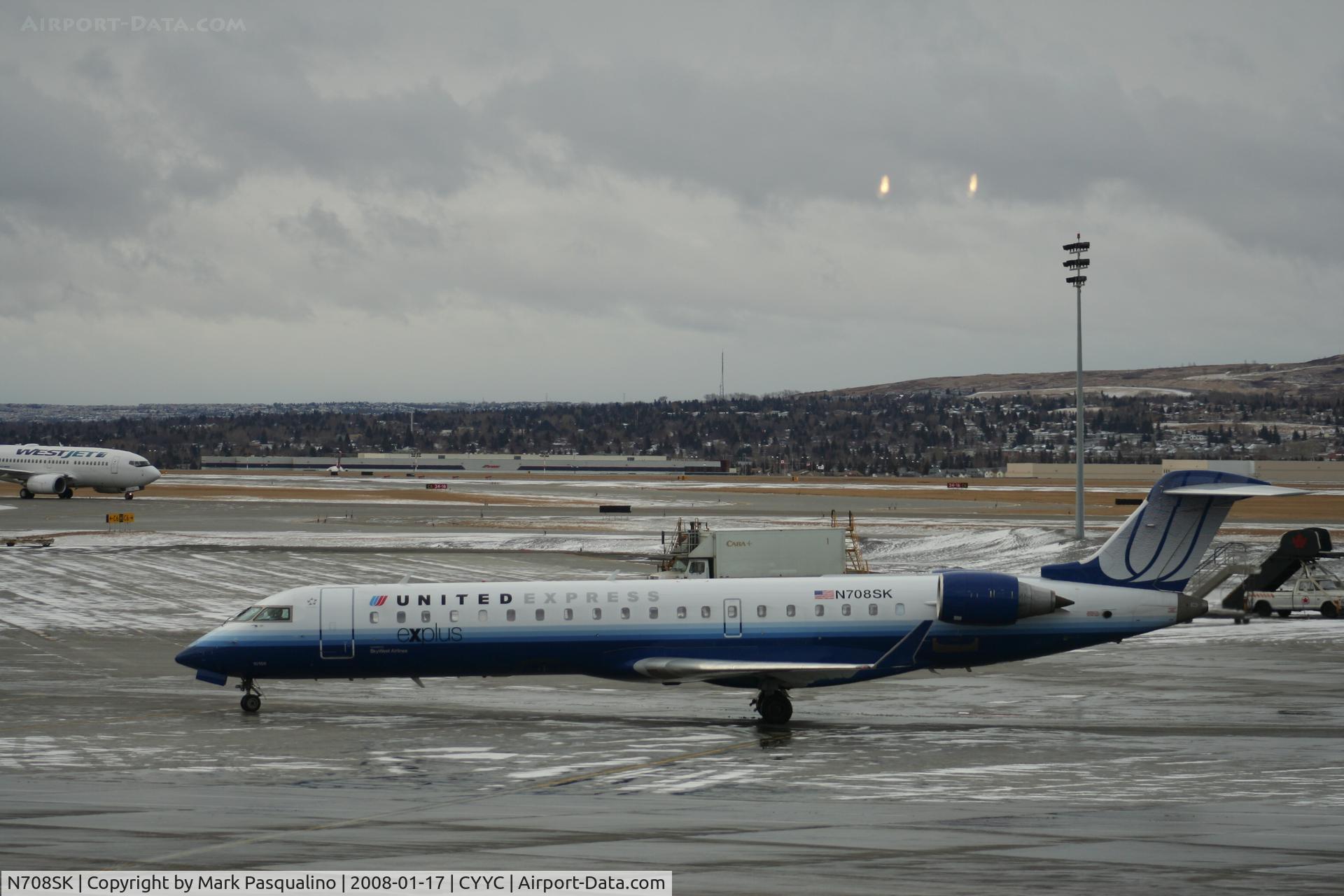 N708SK, 2004 Bombardier CRJ-701ER (CL-600-2C10) Regional Jet C/N 10156, CL-600-2C10