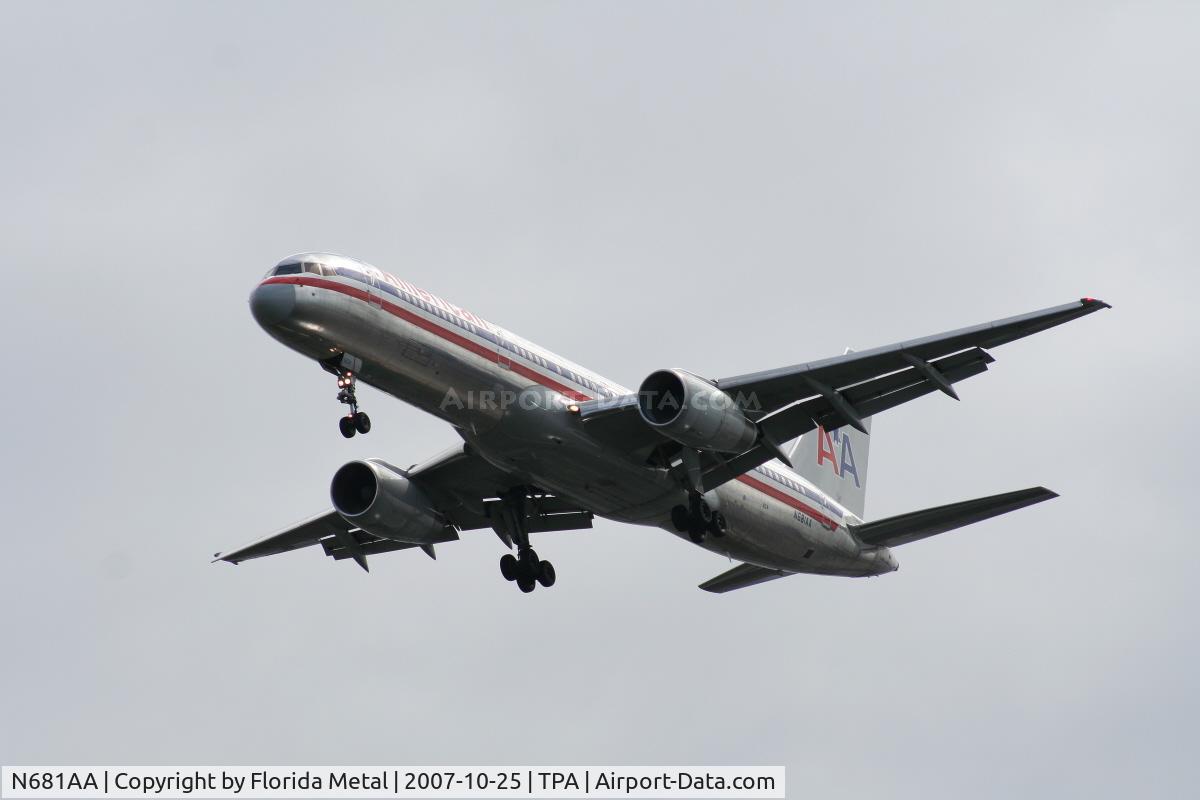 N681AA, 1992 Boeing 757-223 C/N 25338, American