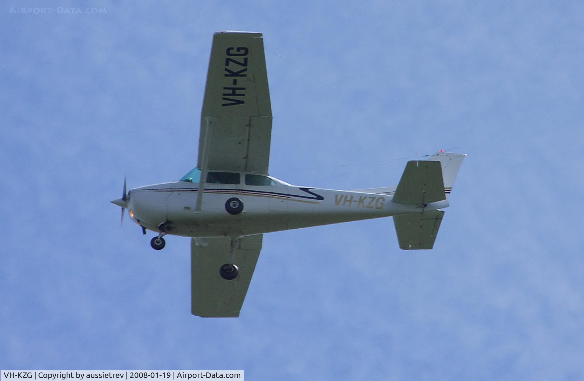 VH-KZG, 1980 Cessna 172N C/N 17273678, Southbound Gold Coast