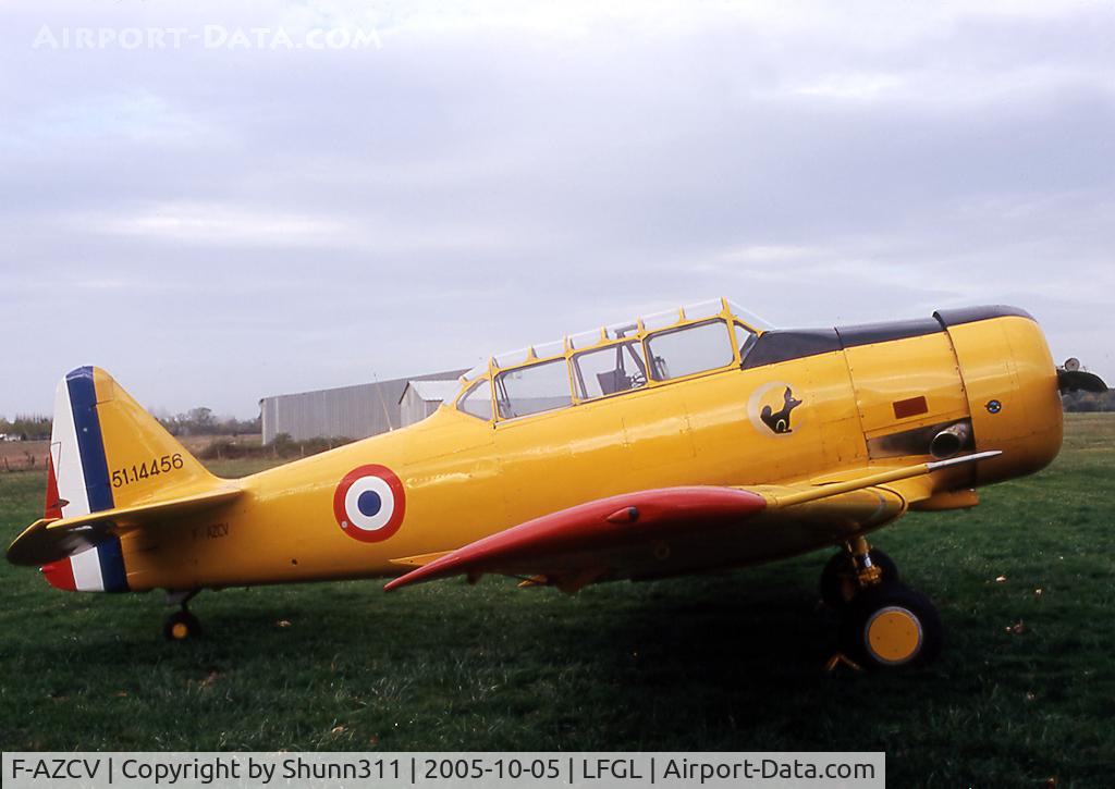 F-AZCV, 1951 North American T-6G Texan C/N 182-143, Waiting a new light flight...
