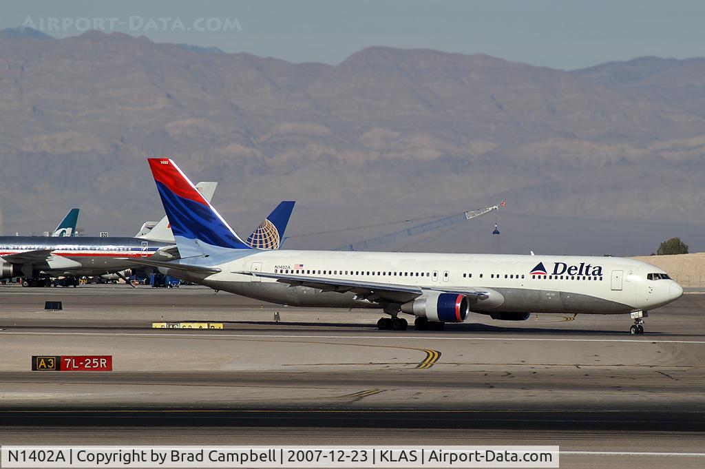 N1402A, 1993 Boeing 767-332 C/N 25989, Delta Airlines / 1993 Boeing 767-332