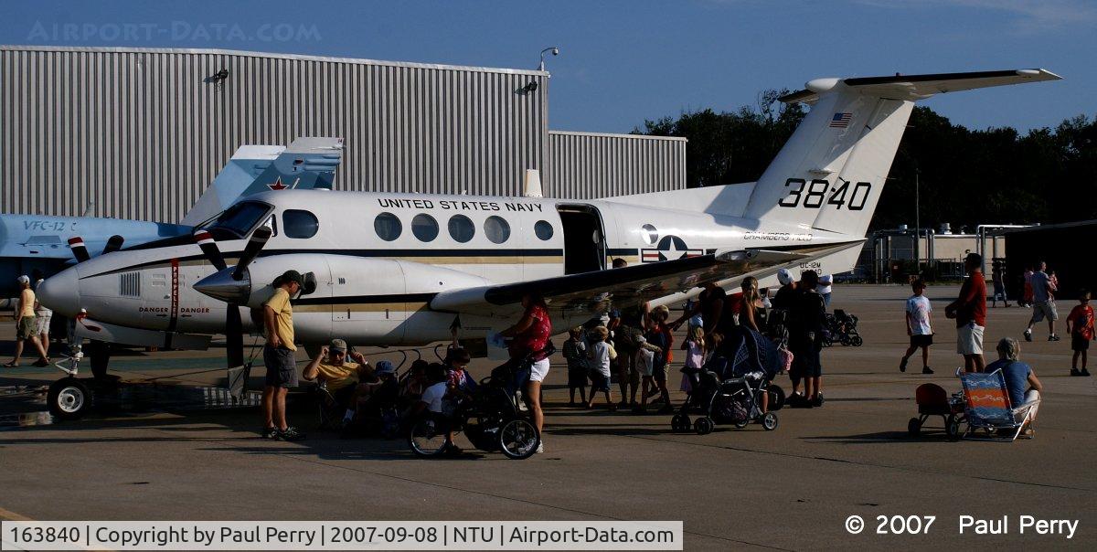 163840, 1987 Beech UC-12M Huron C/N BV-5, Talk about crowded, and it only got worse!