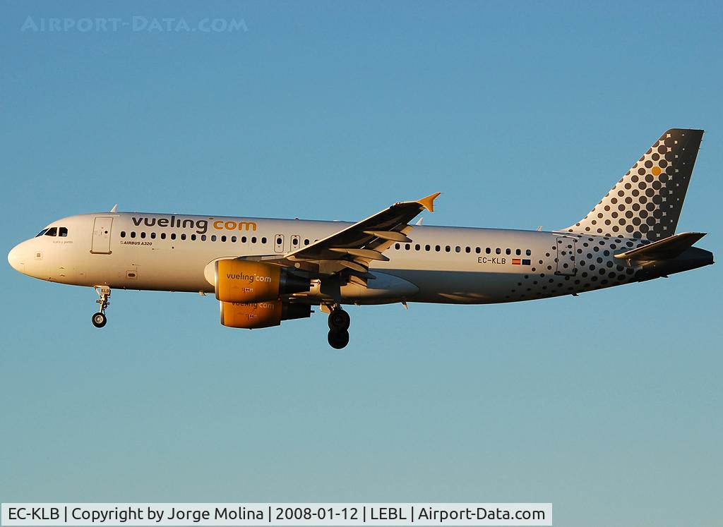 EC-KLB, 2007 Airbus A320-214 C/N 3321, Clear to land RWY 25R.