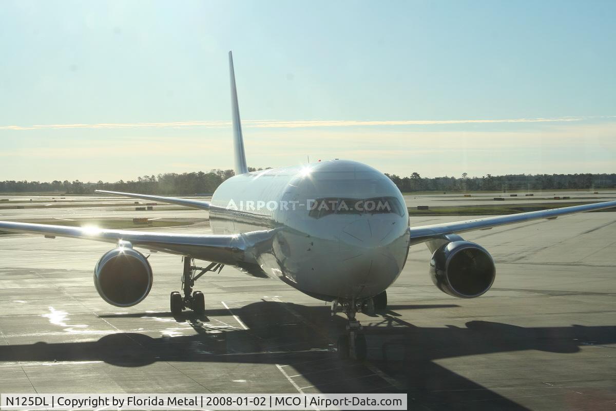 N125DL, 1988 Boeing 767-332 C/N 24075, Delta