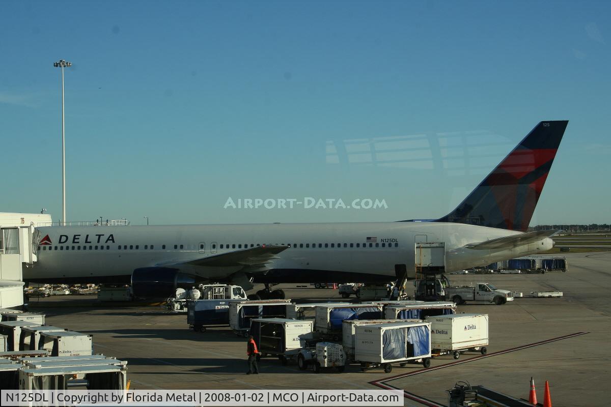 N125DL, 1988 Boeing 767-332 C/N 24075, Delta