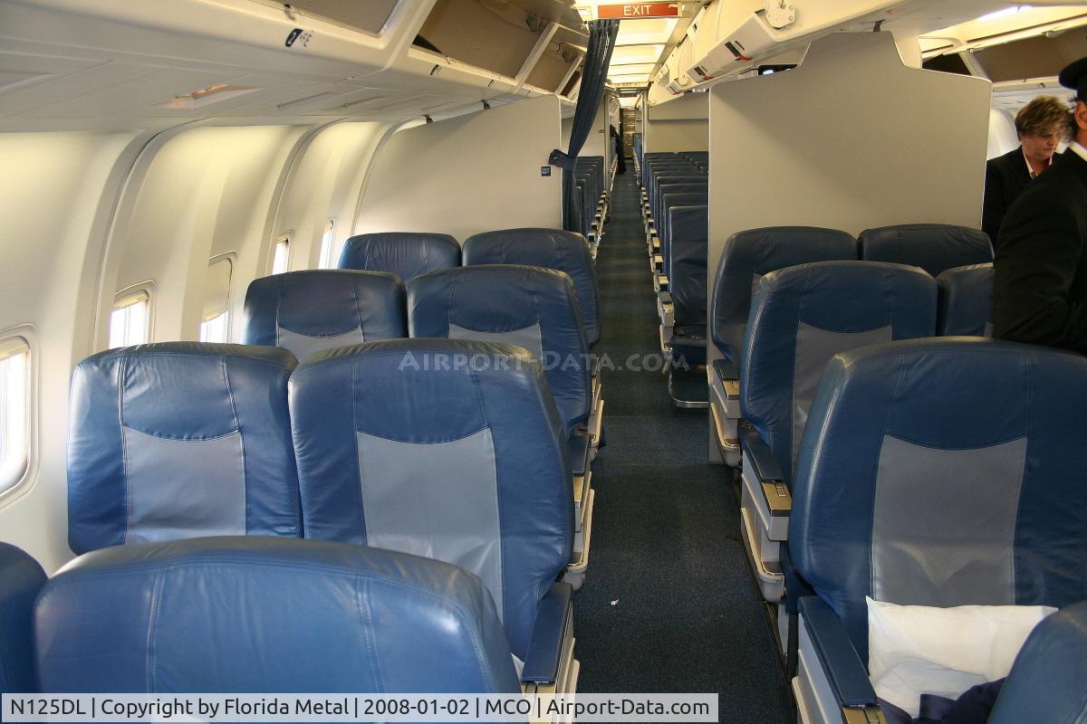 N125DL, 1988 Boeing 767-332 C/N 24075, Delta 767-300 first class cabin