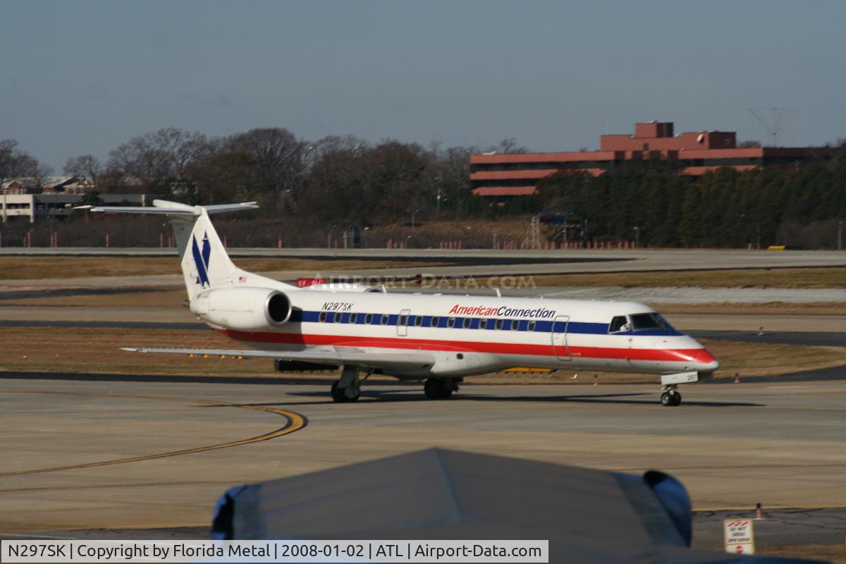 N297SK, 2001 Embraer ERJ-140LR (EMB-135KL) C/N 145522, American Connection