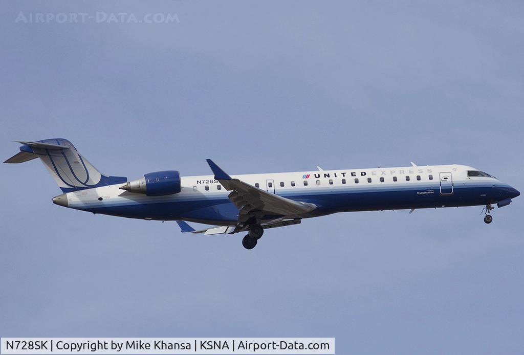 N728SK, 2005 Bombardier CRJ-701 (CL-600-2C10) Regional Jet C/N 10192, United Express on short final