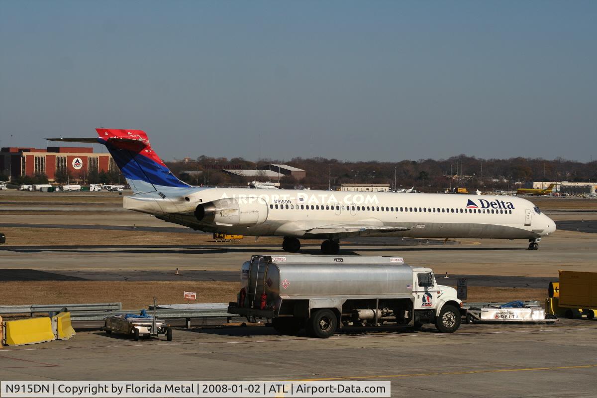 N915DN, 1996 McDonnell Douglas MD-90-30 C/N 53395, Delta