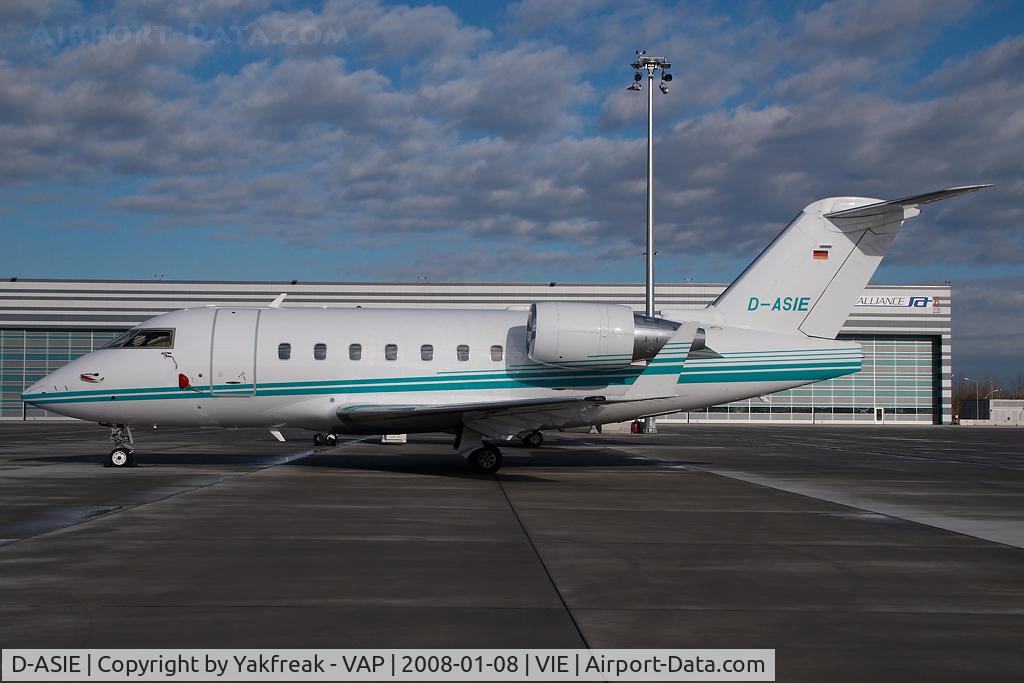 D-ASIE, 2000 Bombardier Challenger 604 (CL-600-2B16) C/N 5475, Canadair Challenger 600