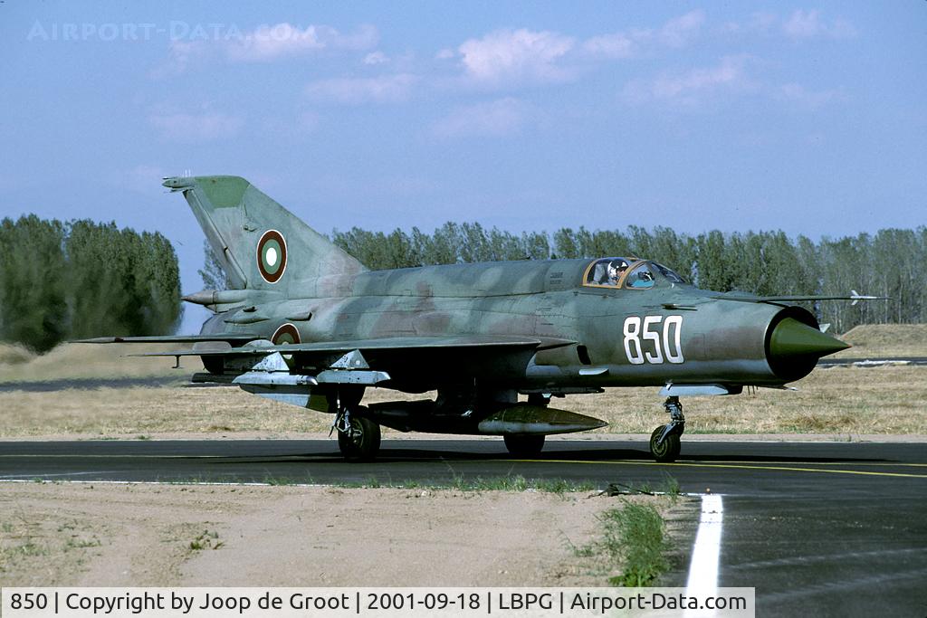 850, Mikoyan-Gurevich MiG-21Bis SAU C/N 75028850, In 2001 this MiG-21 was still active; not long afterwards it was put into storage.