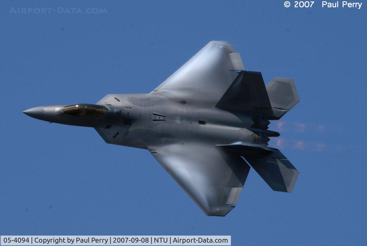 05-4094, 2005 Lockheed Martin F-22A Raptor C/N 4094, Coming around, and not even near max performance
