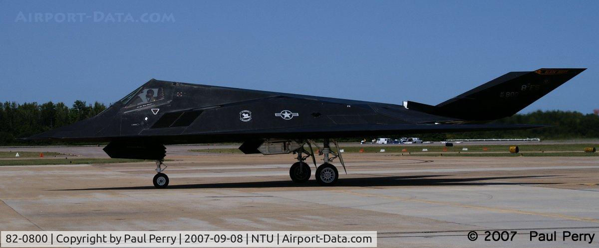82-0800, 1982 Lockheed F-117A Nighthawk C/N A.4025, Back before the crowds, on the way to the ramp