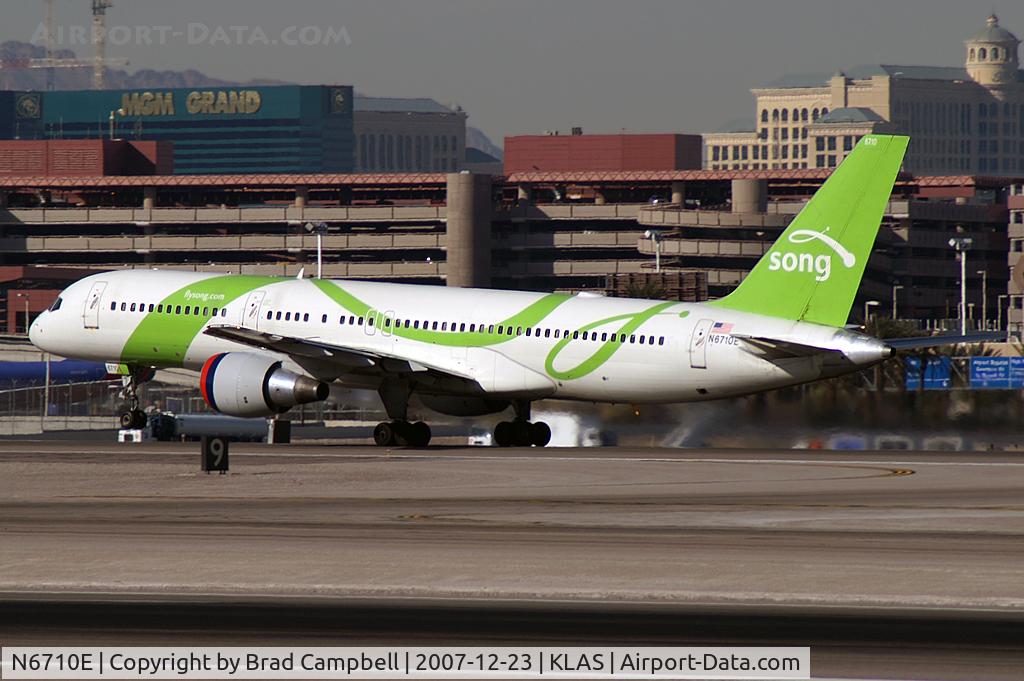 N6710E, 2000 Boeing 757-232 C/N 30482, Delta Airlines - not 'Song' anymore / 2000 Boeing 757-232