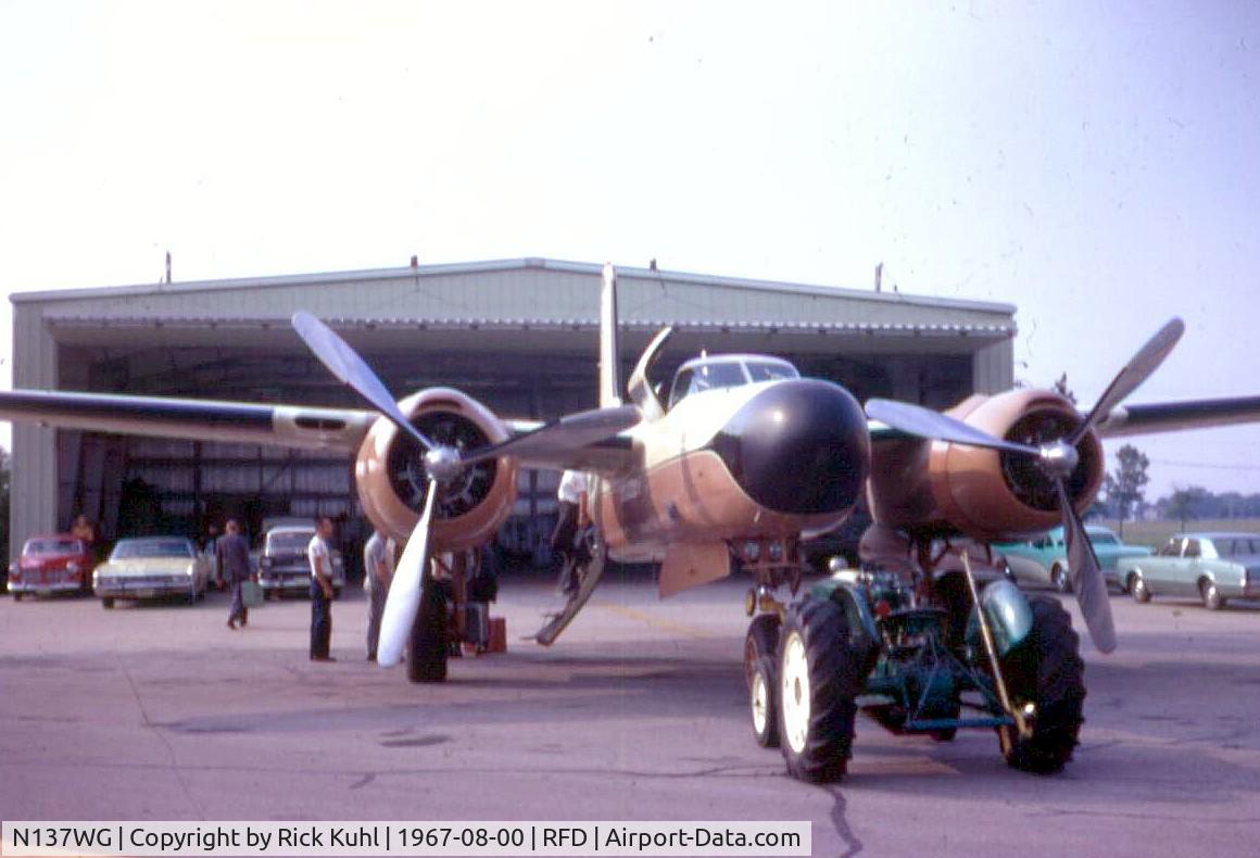 N137WG, 1943 Douglas B-26C Invader C/N 28480, N137WG getting ready for a flight