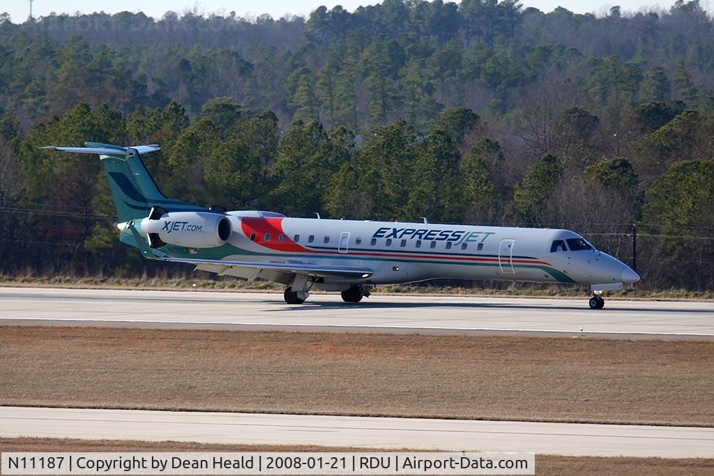 N11187, 2005 Embraer ERJ-145XR (EMB-145XR) C/N 14500927, ExpressJet N11187 (FLT BTA501) from San Antonio Int'l (KSAT) rolling out on RWY 5L after landing.