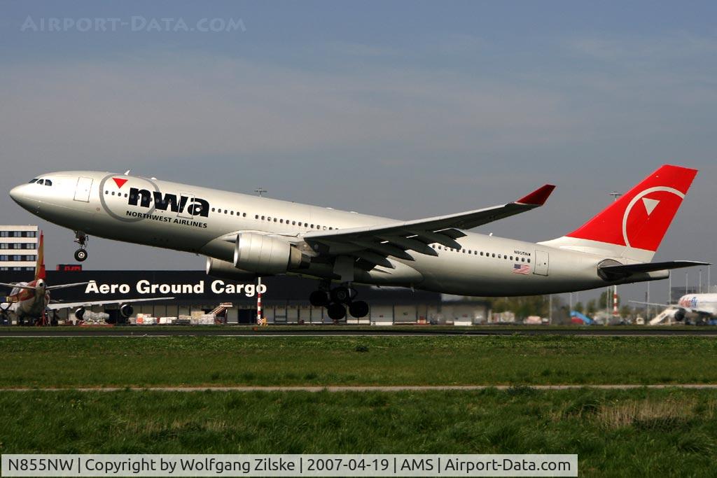 N855NW, 2004 Airbus A330-223 C/N 0621, visitor