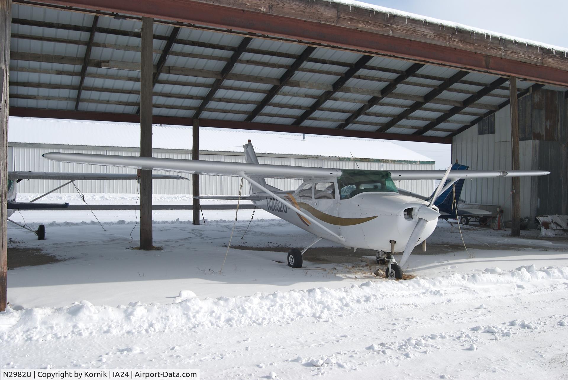 N2982U, 1966 Cessna 172G C/N 17254808, Parked at Green Castle Aero Club