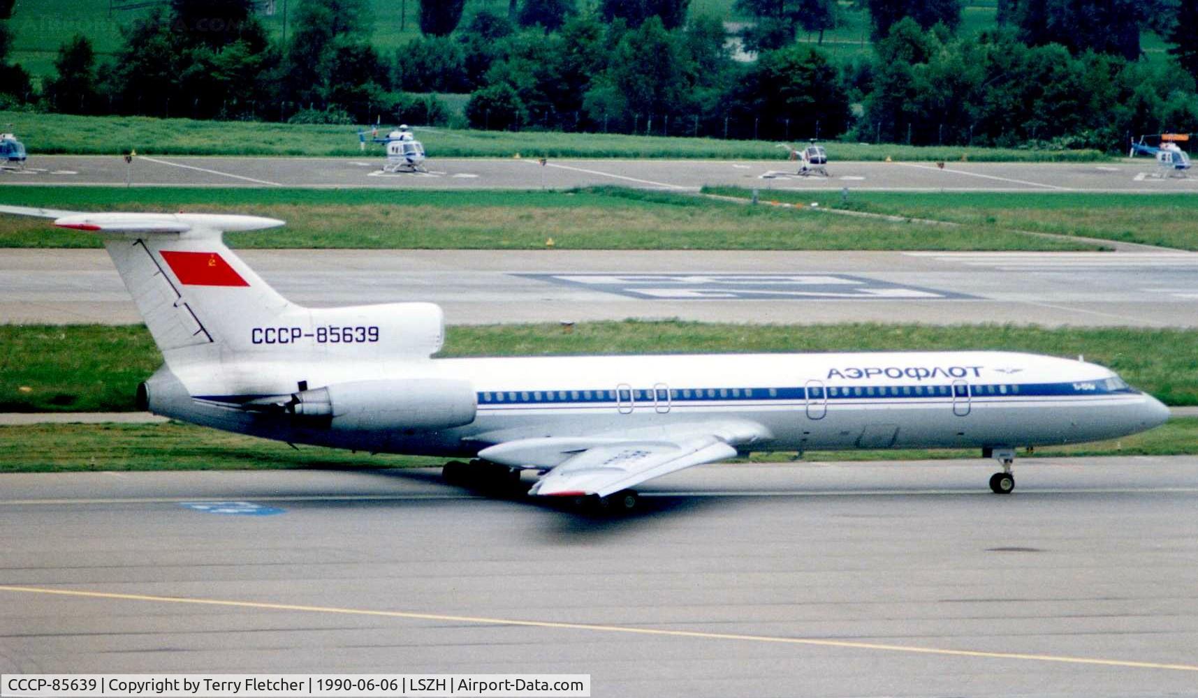 CCCP-85639, 1988 Tupolev Tu-154M C/N 88A771, Tu154 in old Aeroflot colours taxying out at Zurich in 1990