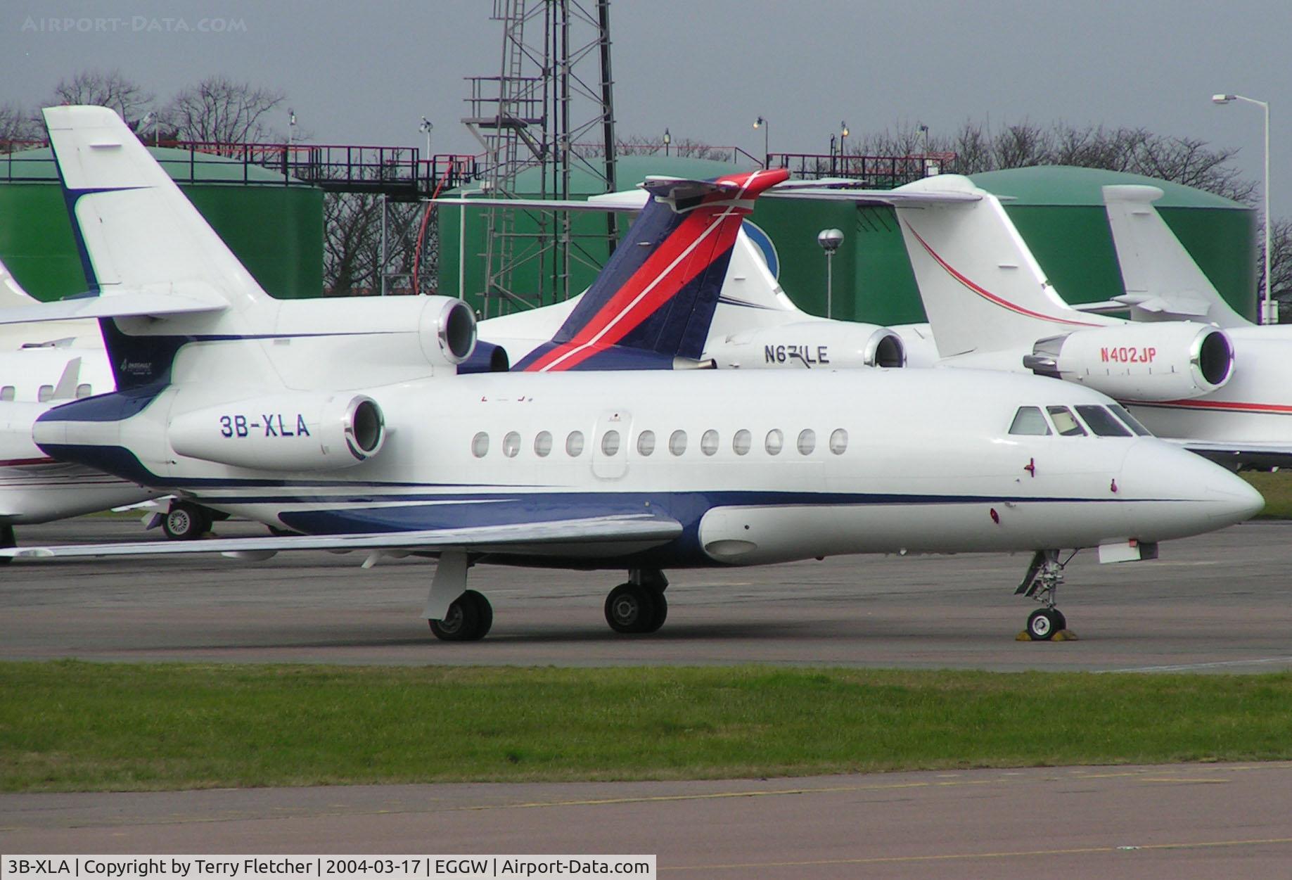 3B-XLA, 1985 Dassault Falcon 900 C/N 007, New Guinee registered bizjet at Luton in 2004 - subsequently re-registered as F-GMOH
