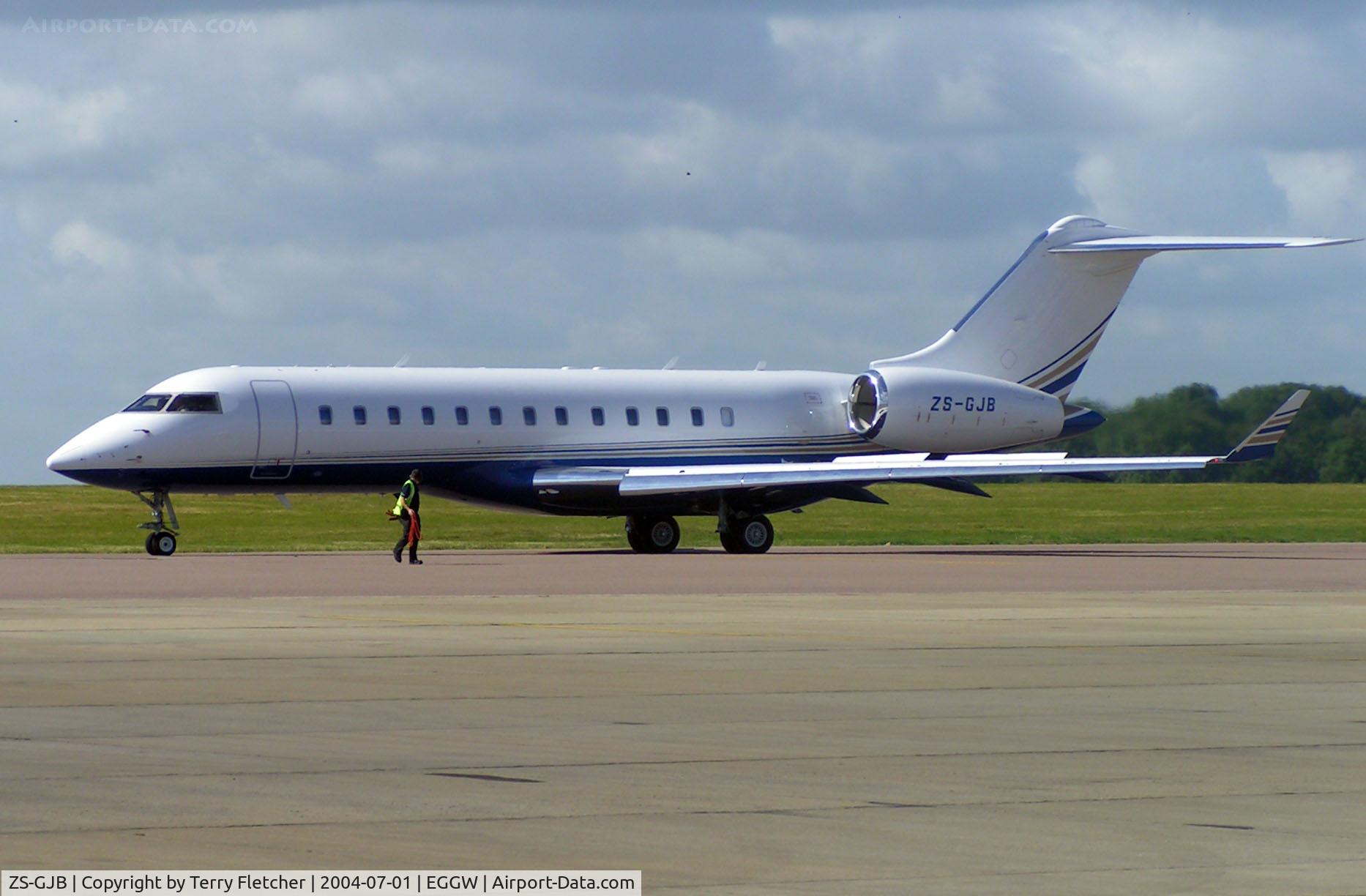 ZS-GJB, 2003 Bombardier BD-700-1A10 Global Express C/N 9122, South African Global Express far from home at London Luton in 2004