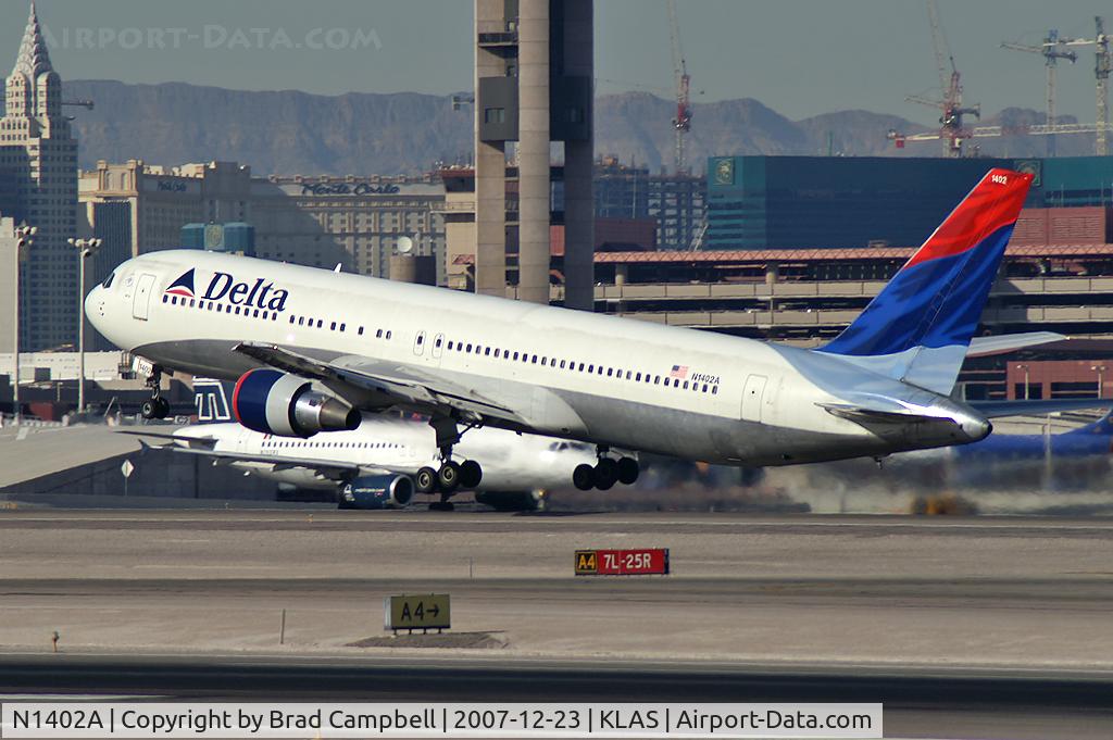 N1402A, 1993 Boeing 767-332 C/N 25989, Delta Airlines / 1993 Boeing 767-332