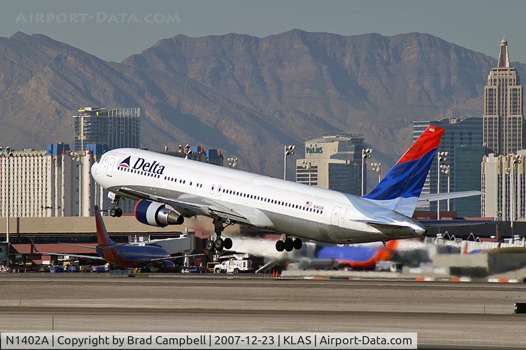 N1402A, 1993 Boeing 767-332 C/N 25989, Delta Airlines / 1993 Boeing 767-332