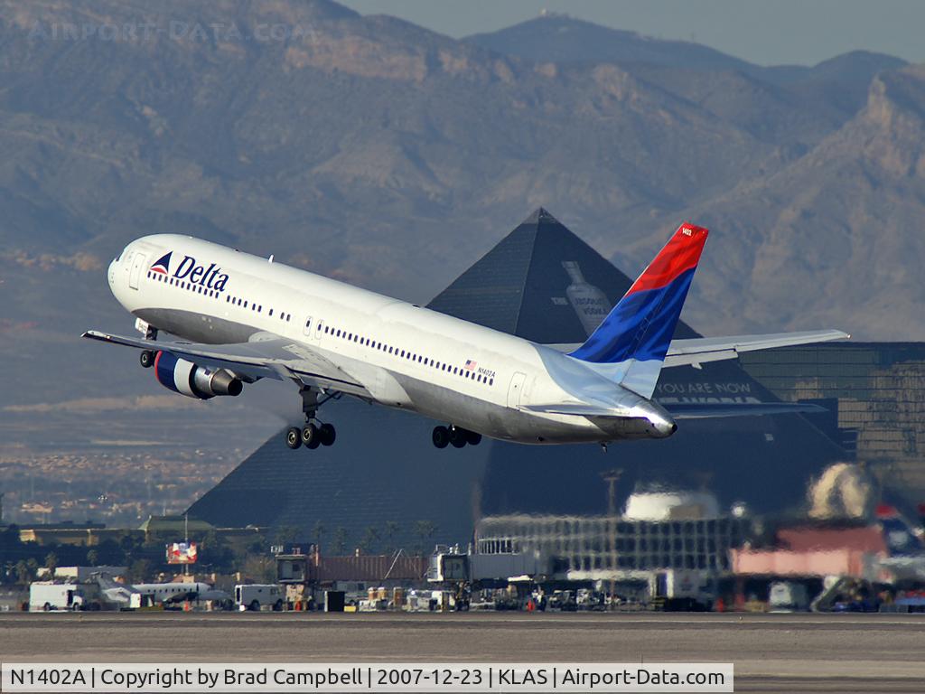 N1402A, 1993 Boeing 767-332 C/N 25989, Delta Airlines / 1993 Boeing 767-332