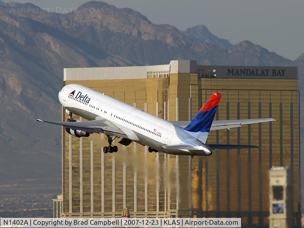 N1402A, 1993 Boeing 767-332 C/N 25989, Delta Airlines / 1993 Boeing 767-332