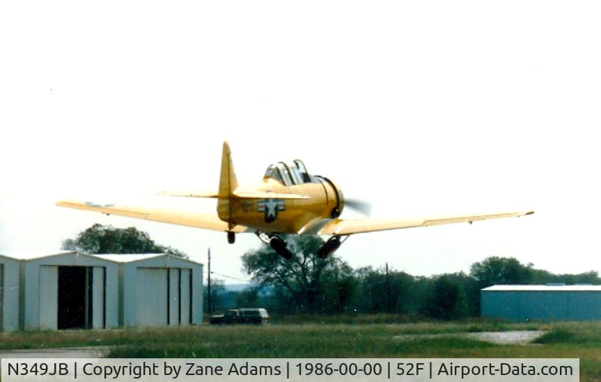 N349JB, 1958 North American SNJ-6 Texan C/N 121-43150, Takeoff!
