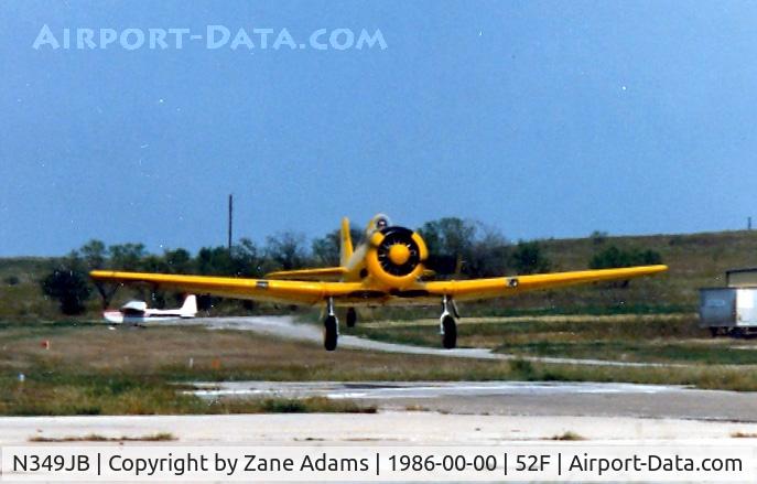 N349JB, 1958 North American SNJ-6 Texan C/N 121-43150, Takeoff!