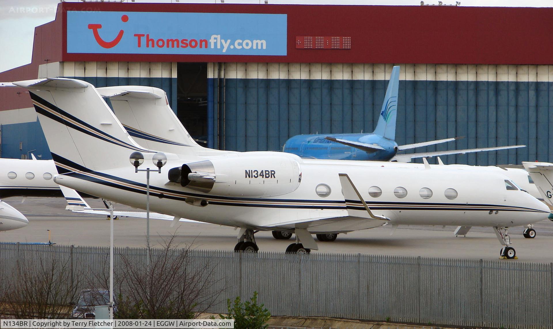 N134BR, 2005 Gulfstream Aerospace GV-SP (G550) C/N 5072, G1159C at Luton in January 2008