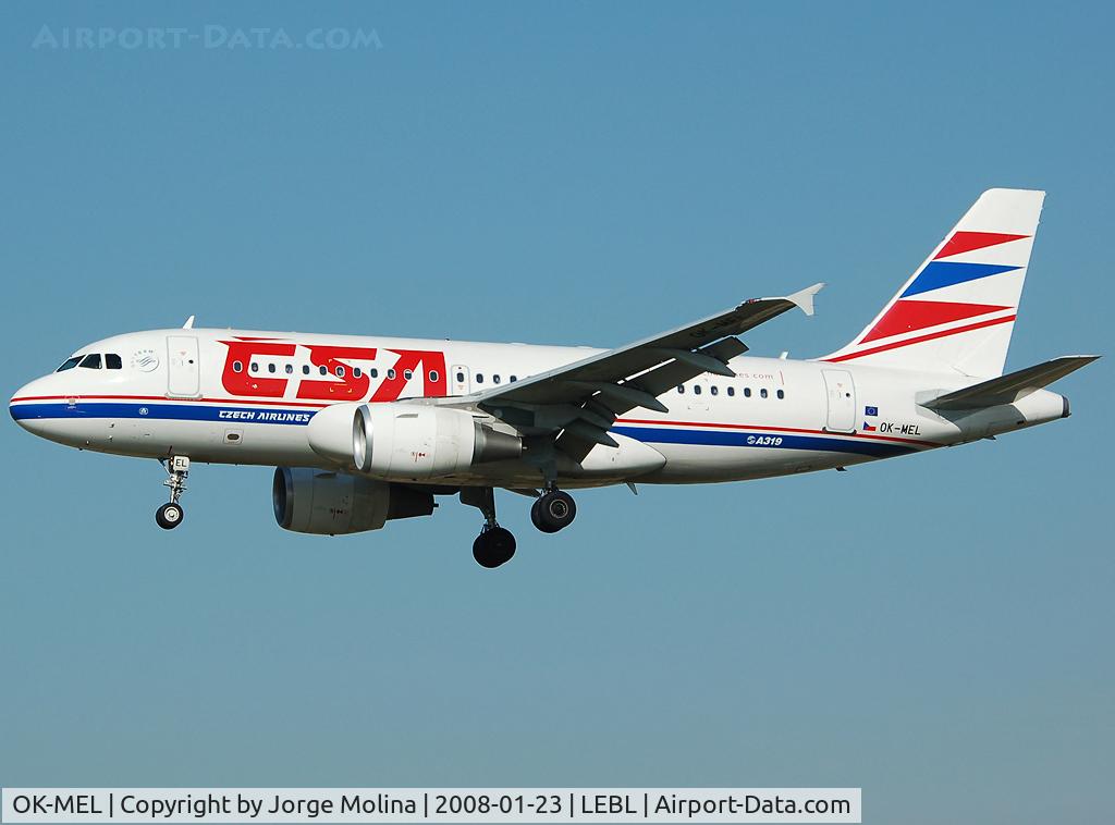 OK-MEL, 2007 Airbus A319-112 C/N 3094, Clear to land RWY 25R.