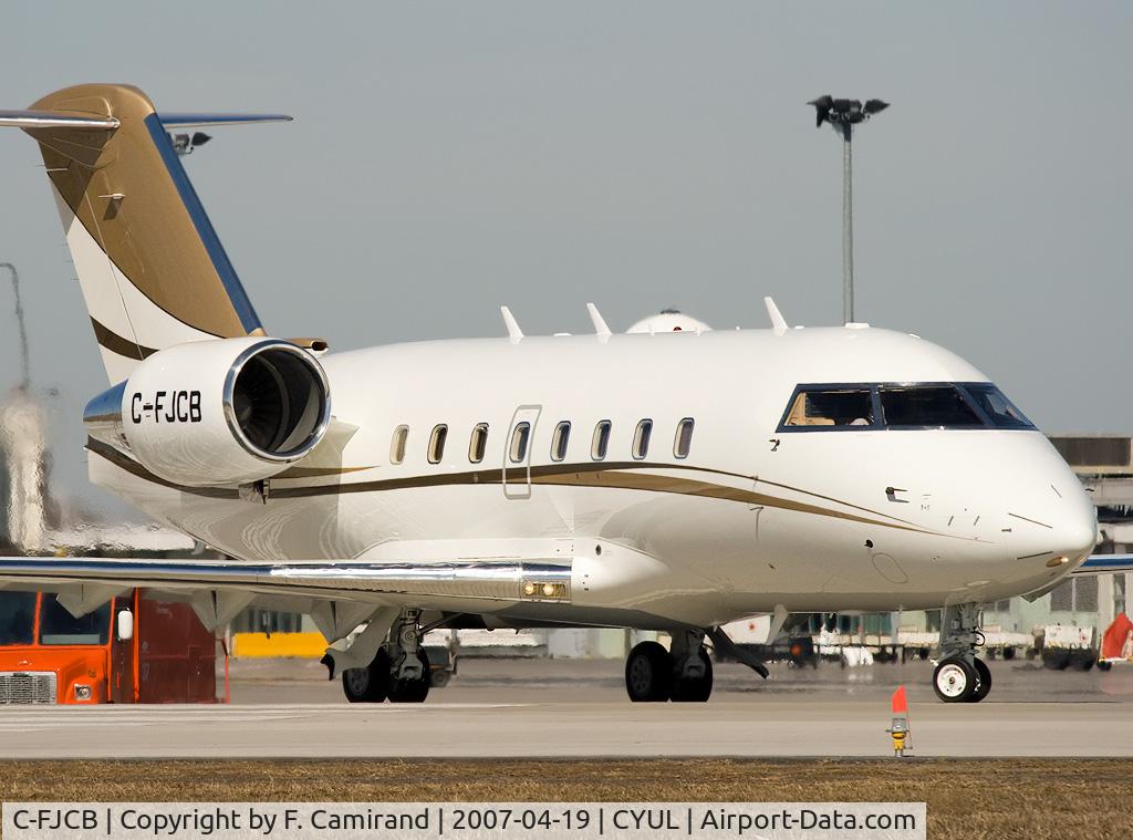 C-FJCB, 2007 Bombardier Challenger 300 (BD-100-1A10) C/N 20192, Ready to take off on 06R.