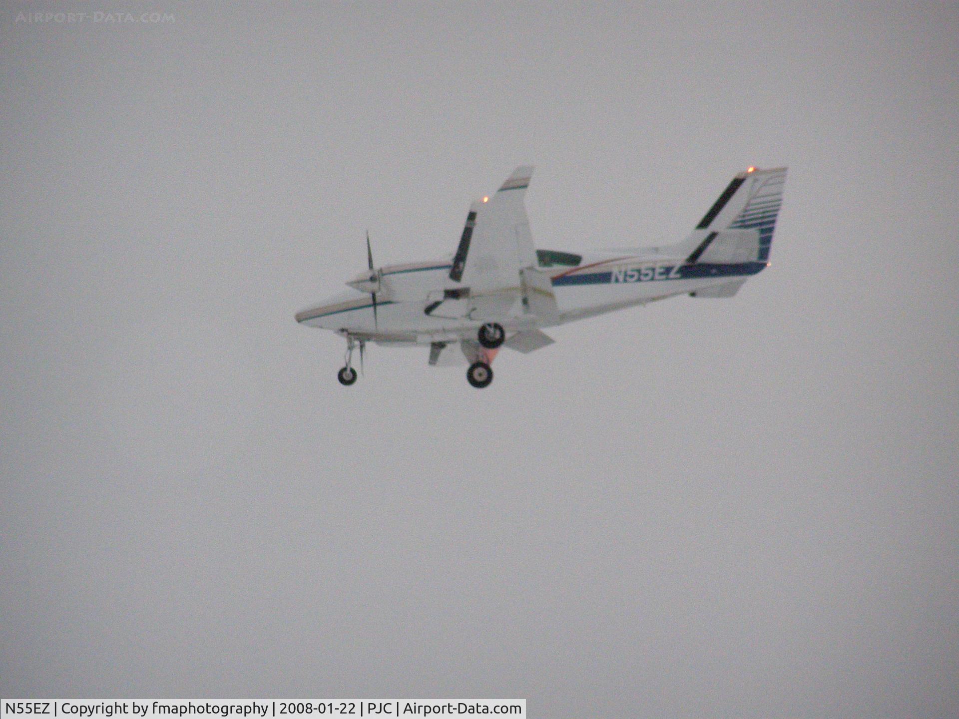 N55EZ, 1970 Beech E-55 Baron C/N TE-785, N55EZ on approach to land at PJC